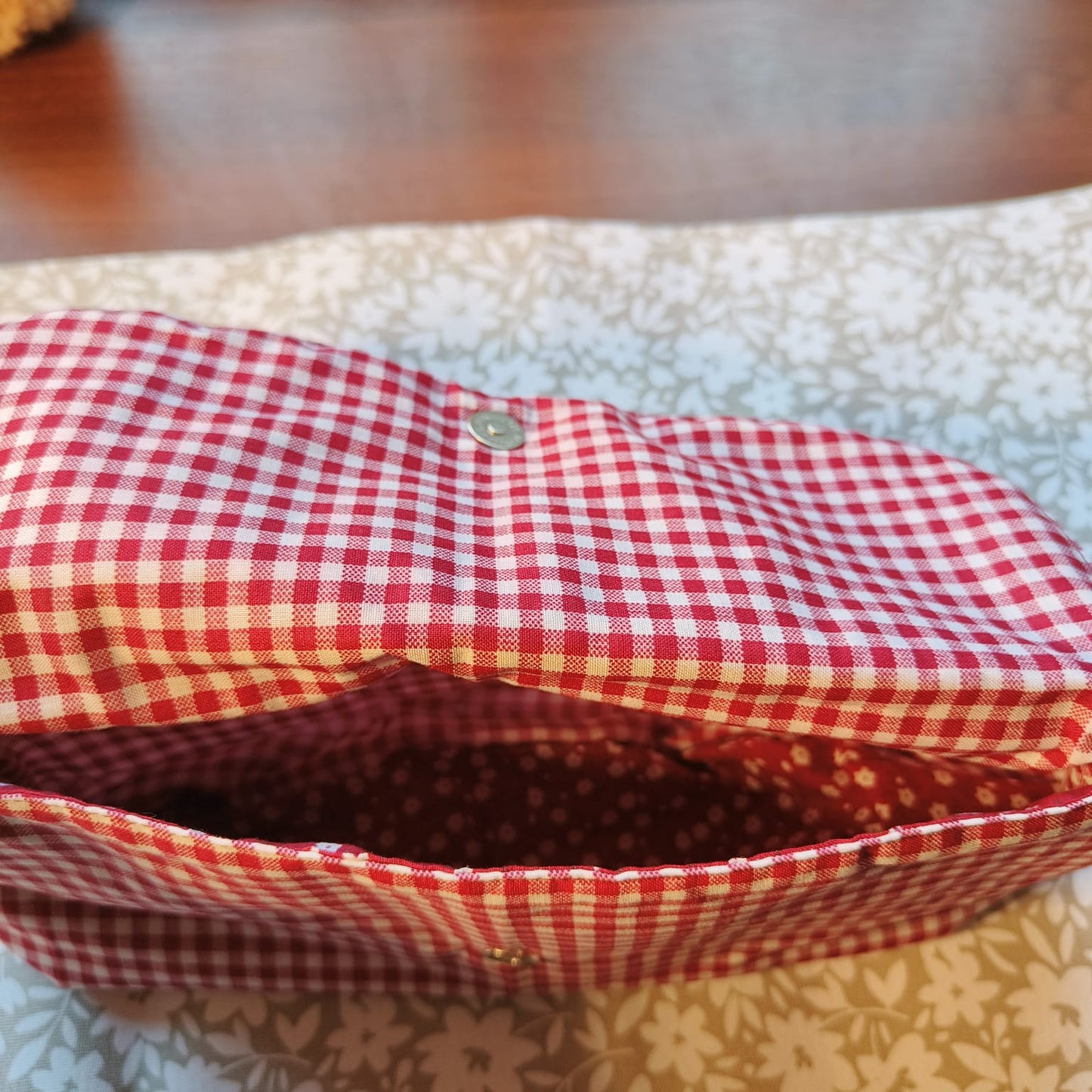 Läpällinen meikkipussi