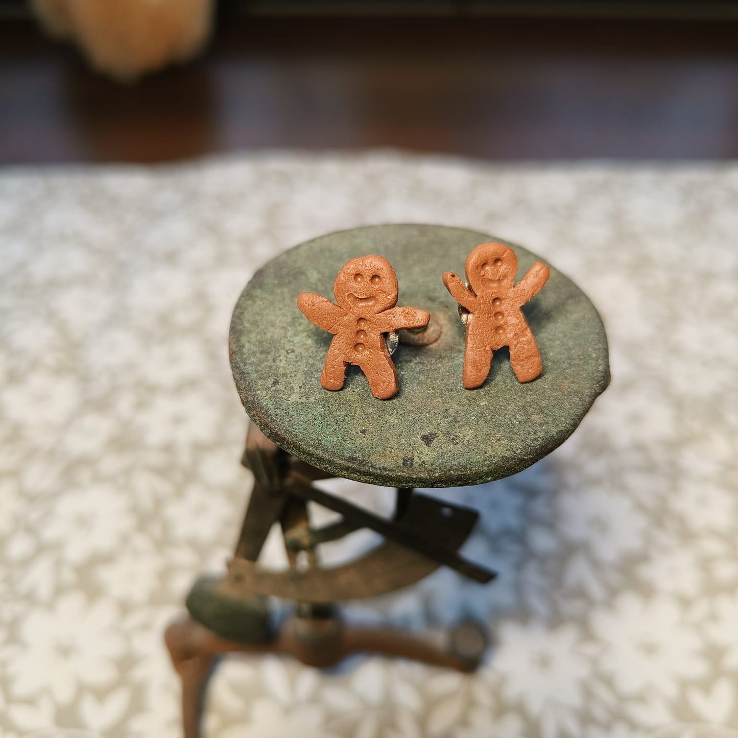 Piparkakku korvakorut, nappikorvikset