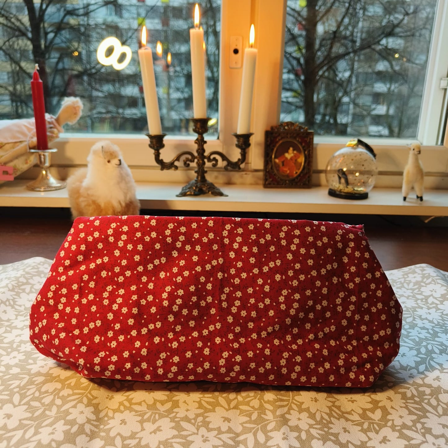 Läpällinen meikkipussi